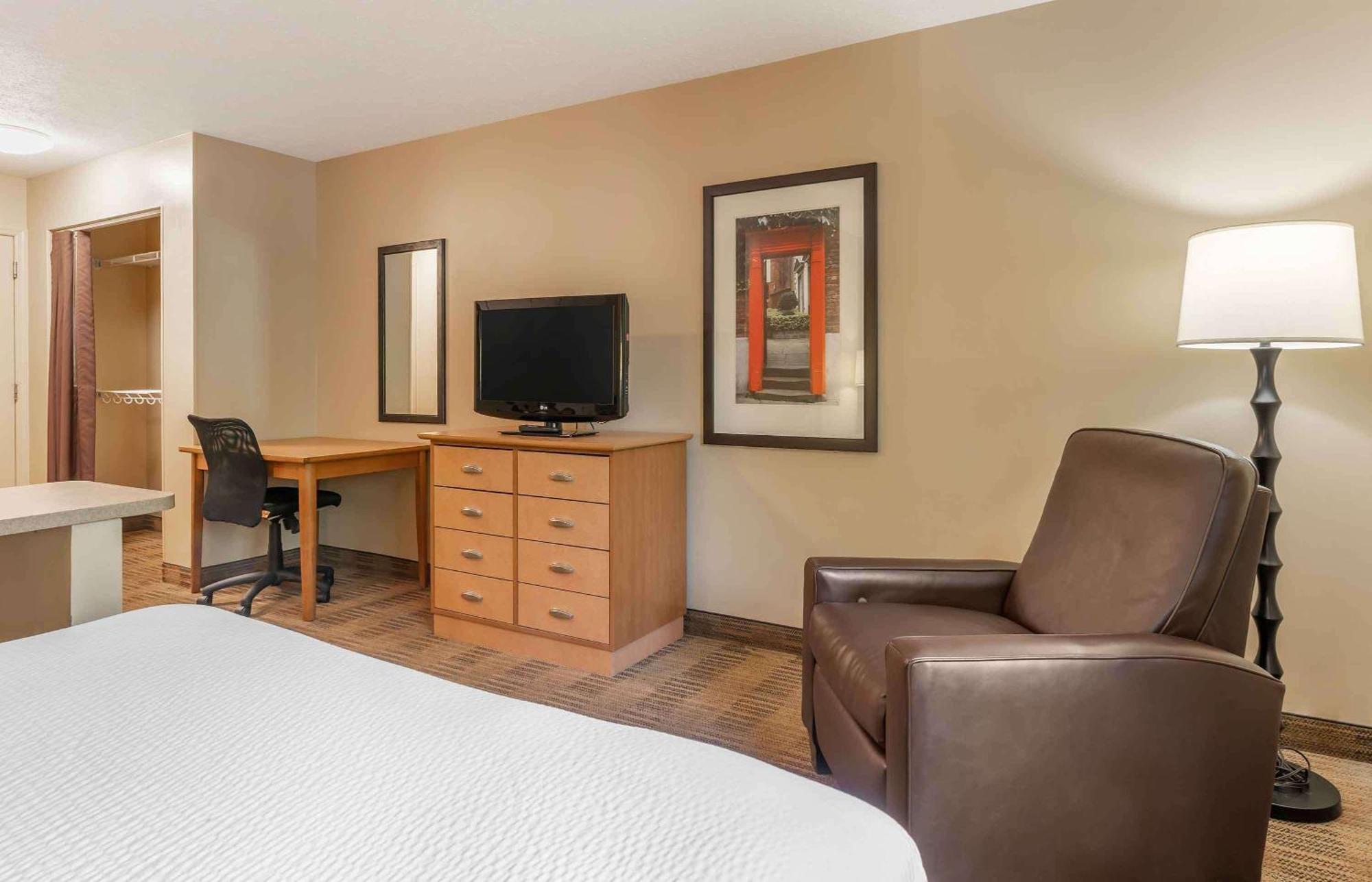 Extended Stay America Suites - Raleigh - Cary - Harrison Ave Zewnętrze zdjęcie