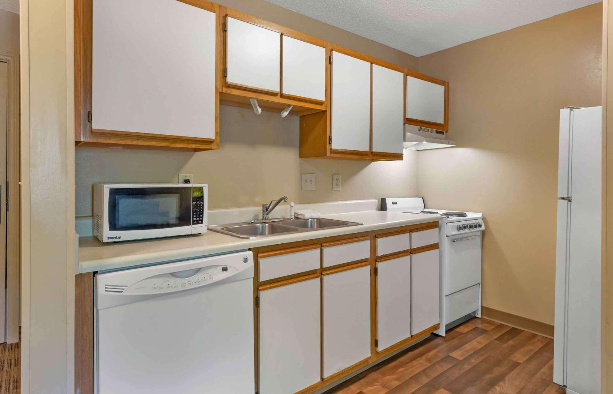 Extended Stay America Suites - Raleigh - Cary - Harrison Ave Zewnętrze zdjęcie